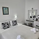 Leta Fira (Santorini)