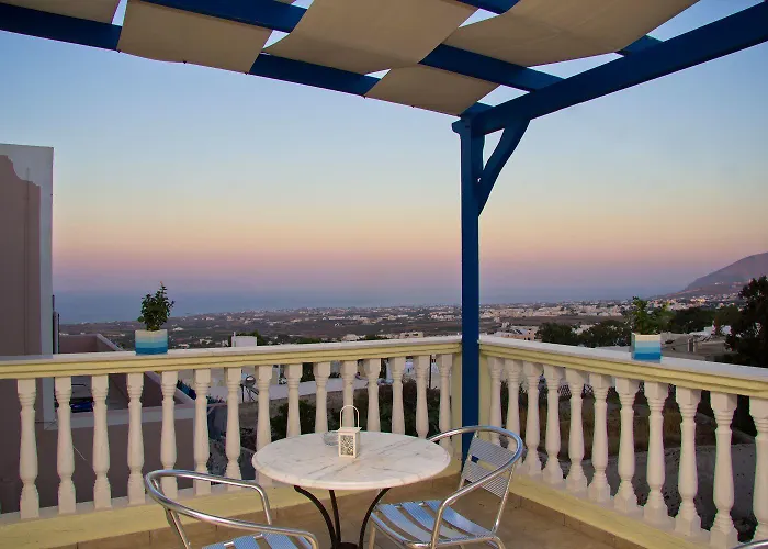 Leta * Fira (Santorini)