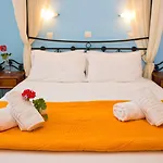 Leta * Fira (Santorini)