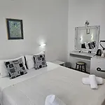 Leta * Fira (Santorini)