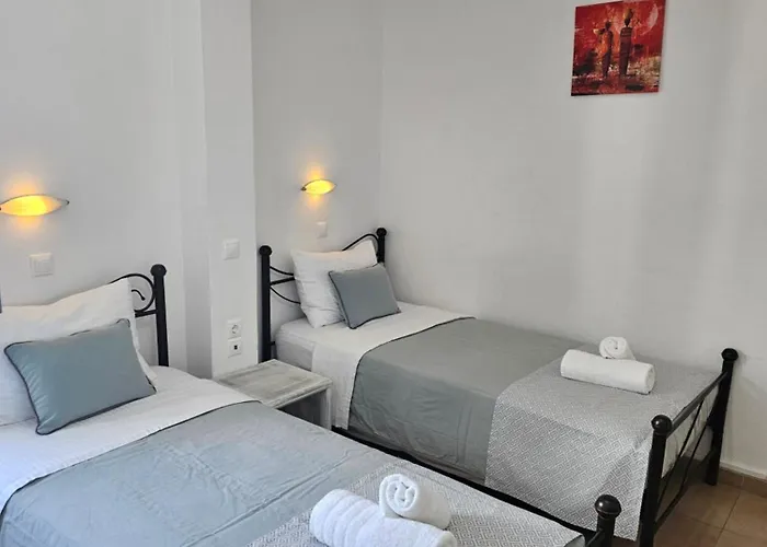 Leta * Fira (Santorini)