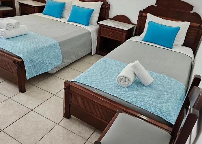 Leta * Fira (Santorini)